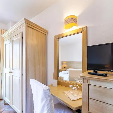 Hotel Il Faro Di Molara 4*