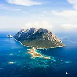 Il Faro Di Molara Hotel 4*