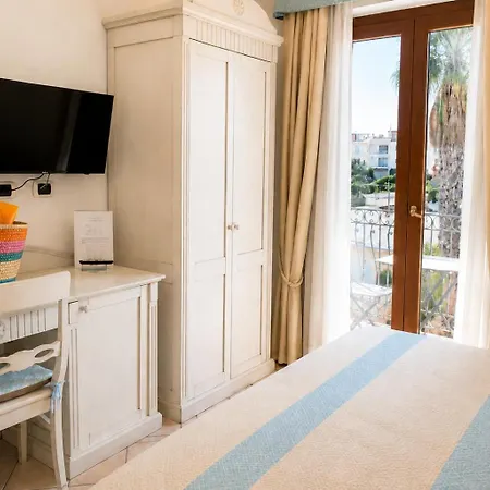 Il Faro Di Molara Hotel 4*