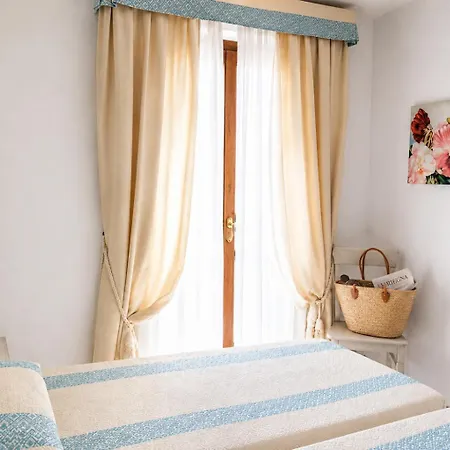 Hotel Il Faro Di Molara 4*