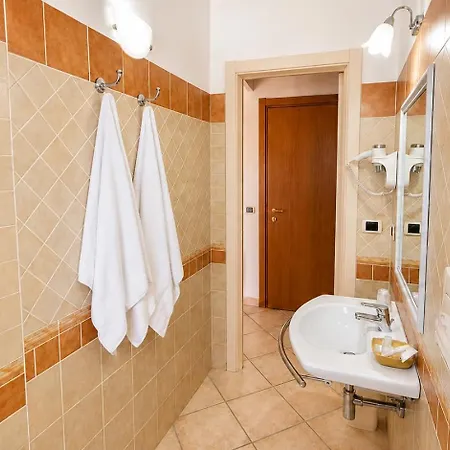 Hotel Il Faro Di Molara 4*