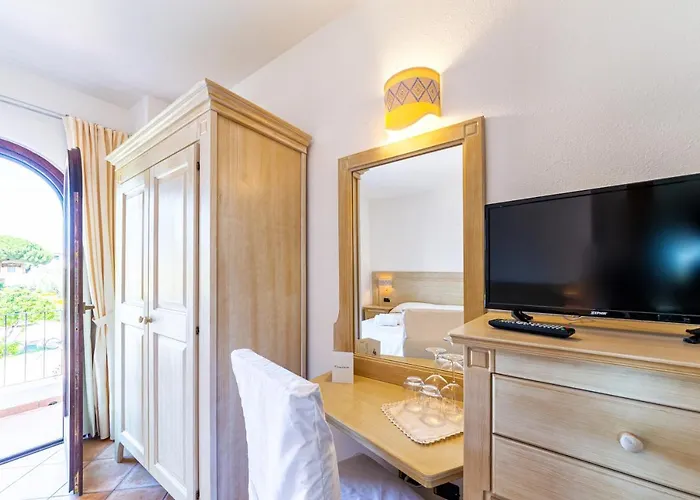 Hotel Il Faro Di Molara 4*