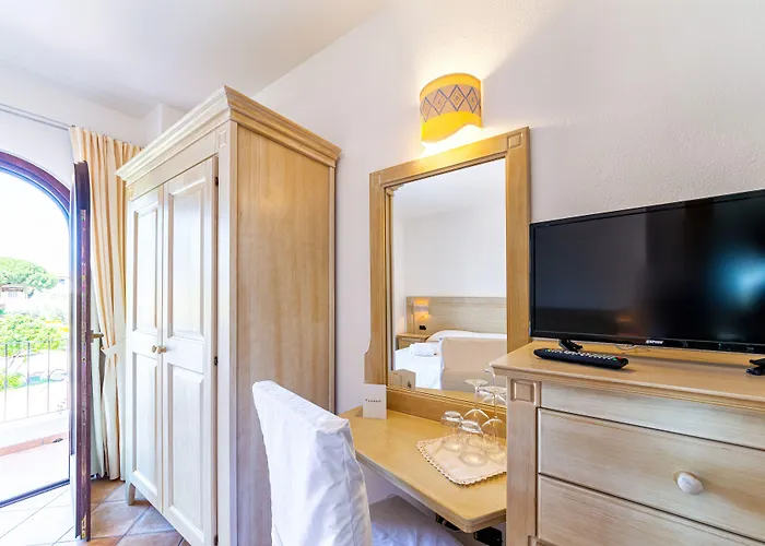 Hotel Il Faro Di Molara Loiri Porto San Paolo