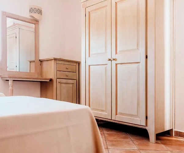 Hotel Il Faro Di Molara 4*