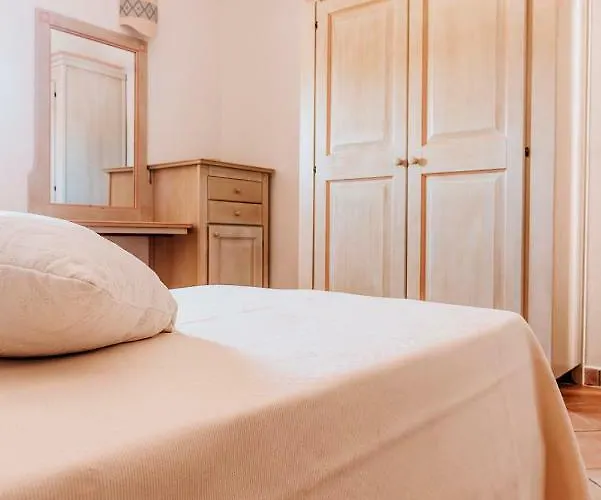 Il Faro Di Molara Hotel