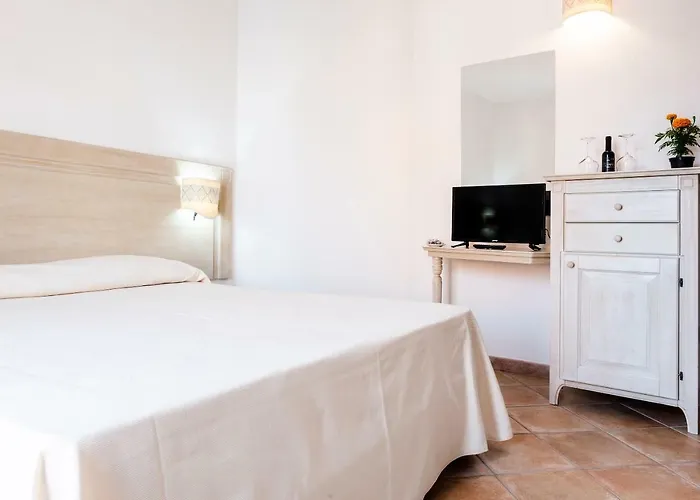 Hotel Il Faro Di Molara 4*
